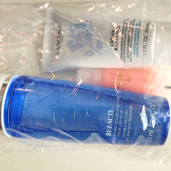 NWT Lancome Cosmetic bag with Makeup Remover, Clener, and Juicy Tubes Lip Gloss - Picture 3 of 6